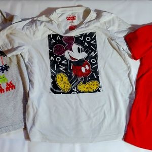 Boys t-shirts, youth size (7). Comes with all three.